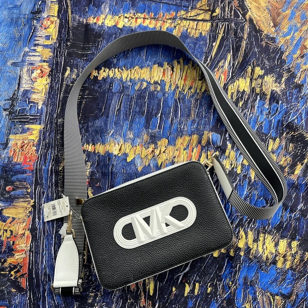Michael Kors medium Camera cross body bag‎ H65